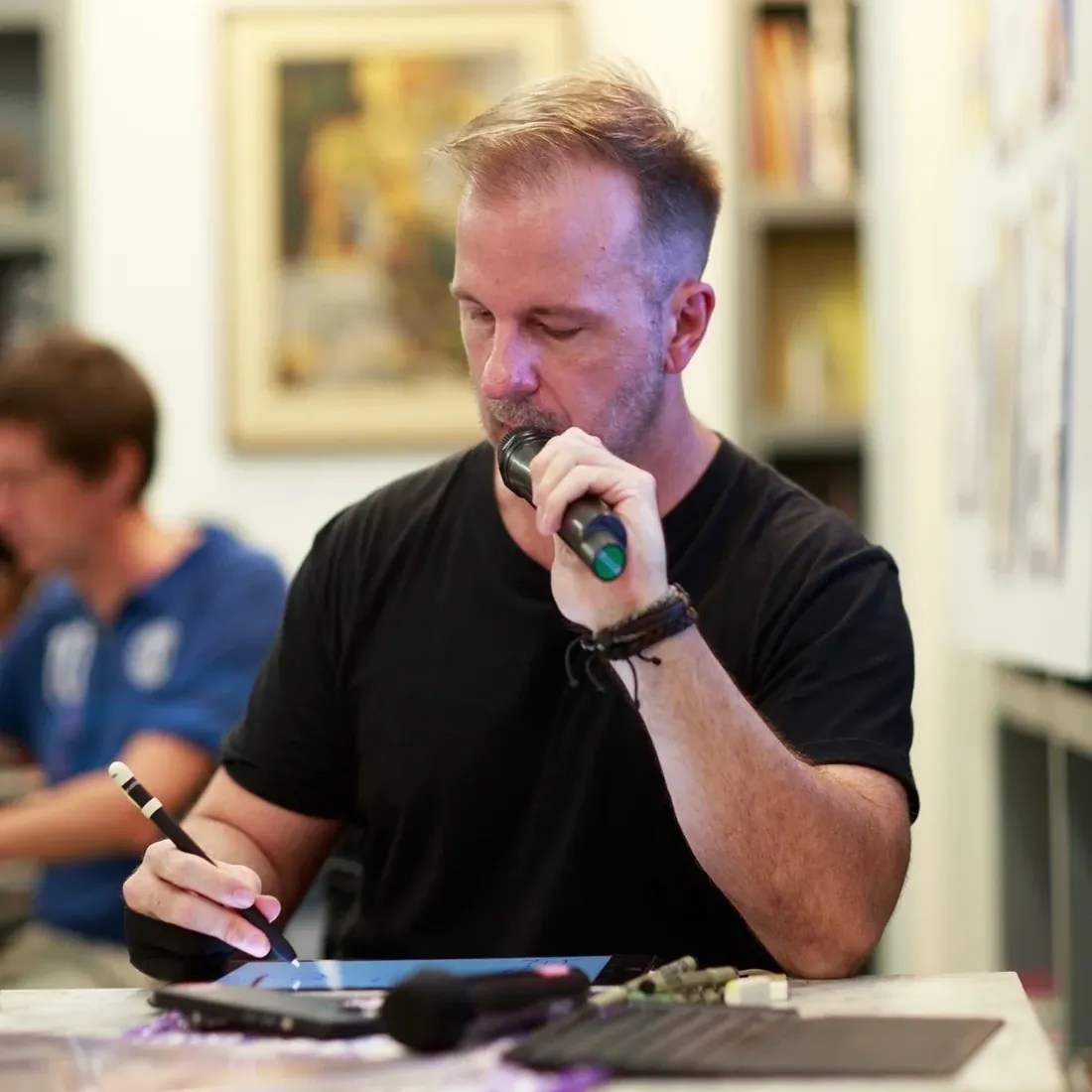 Mike Van Orden teaching a live drawing workshop, microphone in hand